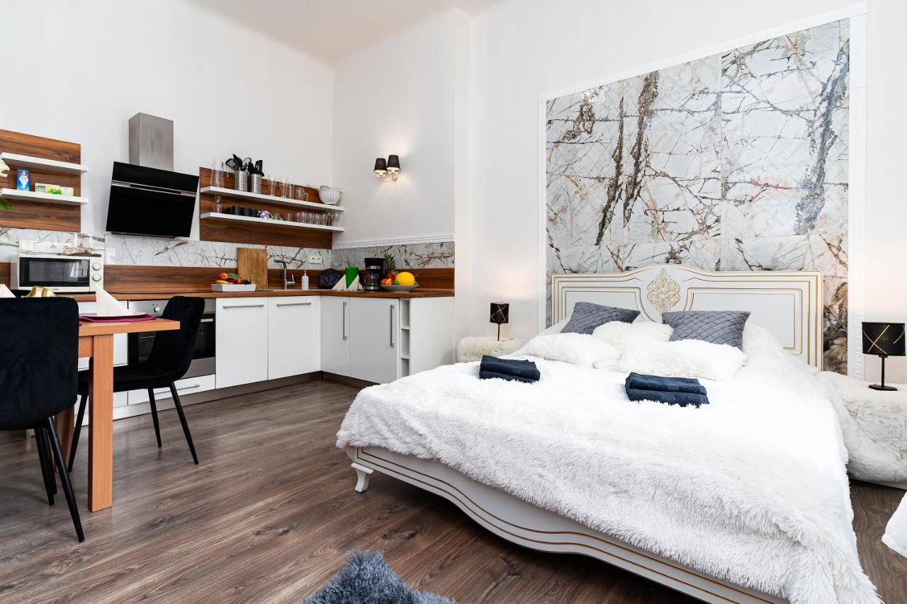 פראג Emperors Elegance Suite מראה חיצוני תמונה